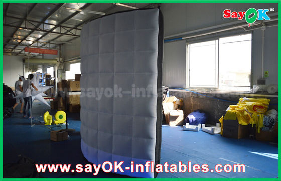 Giáng sinh Photo Booth Đen / Trắng Inflatable Led Chiếu sáng tường Inflatable Photobooth cho sự kiện đám cưới