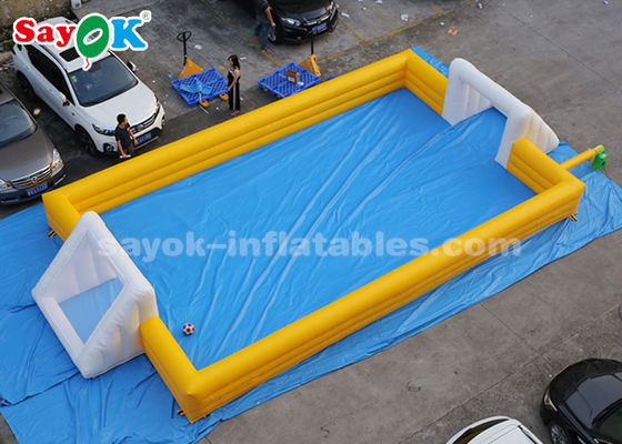 Bóng đá bơm hơi khổng lồ 12 * 6m Màu vàng PVC Trò chơi thể thao bơm hơi Sân bóng đá bơm hơi